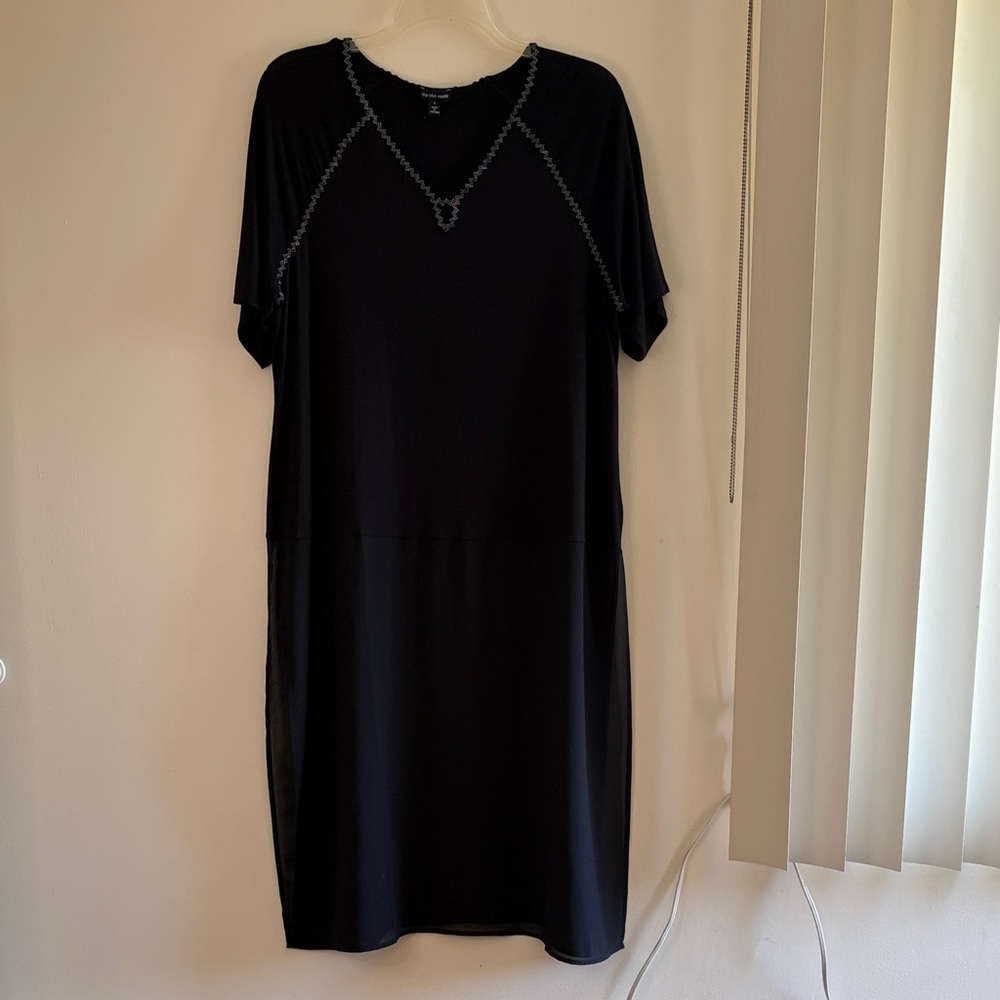 Cha cha vente Black Short Sleeve V-Neck Dress Trimmed w/braid and Slits. Sz 1X